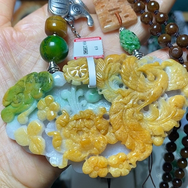 翡翠未镶嵌吊坠(赠链)