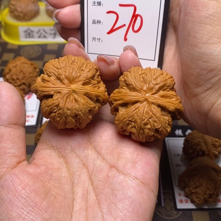 文玩核桃吊坠42粗筋270