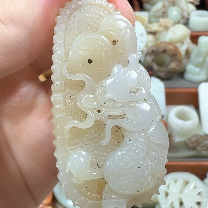 和田玉未镶嵌把件