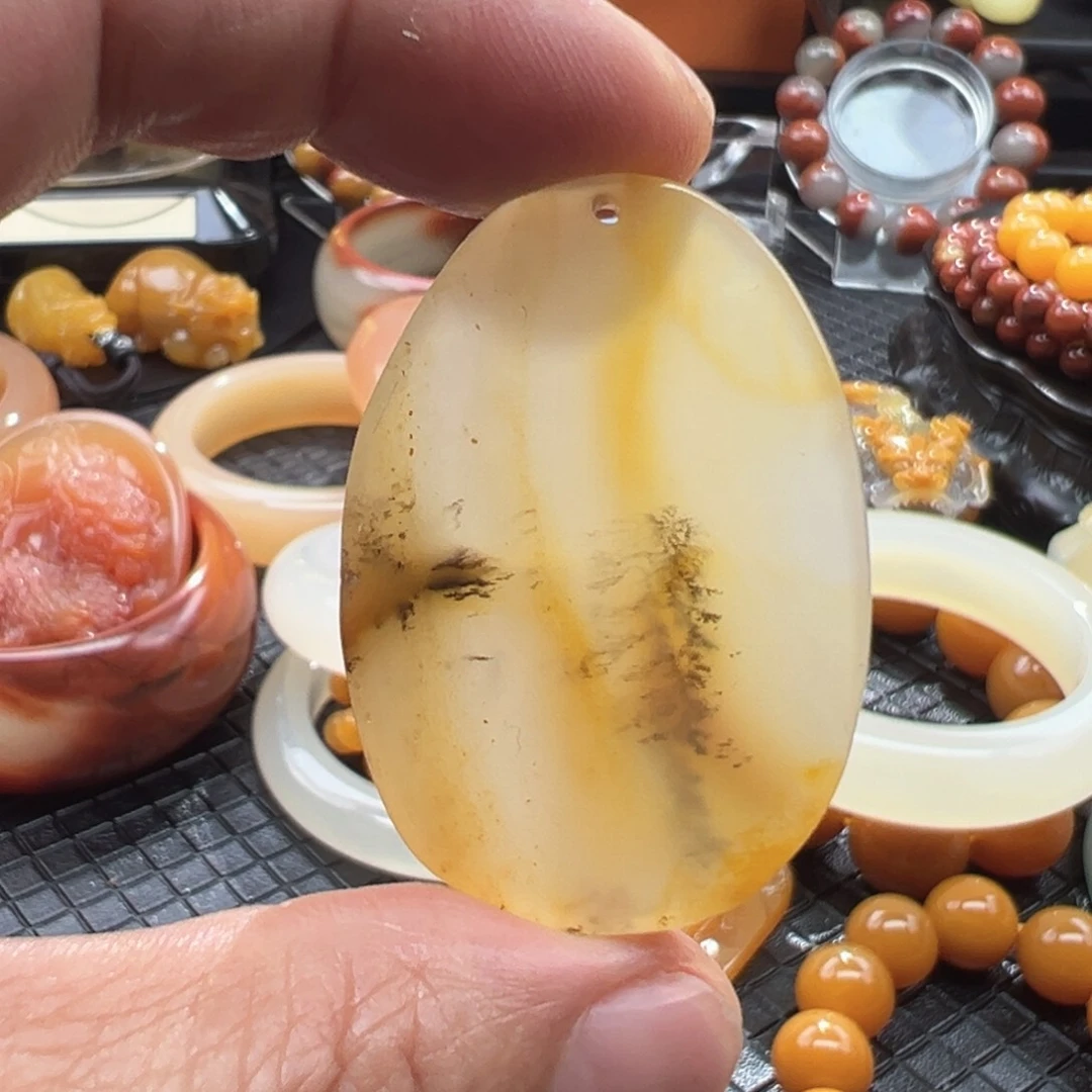 石英质玉未镶嵌颈饰