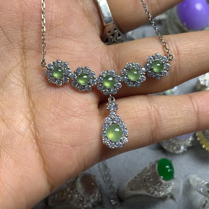 翡翠未镶嵌戒指银托镶嵌，可直接佩戴