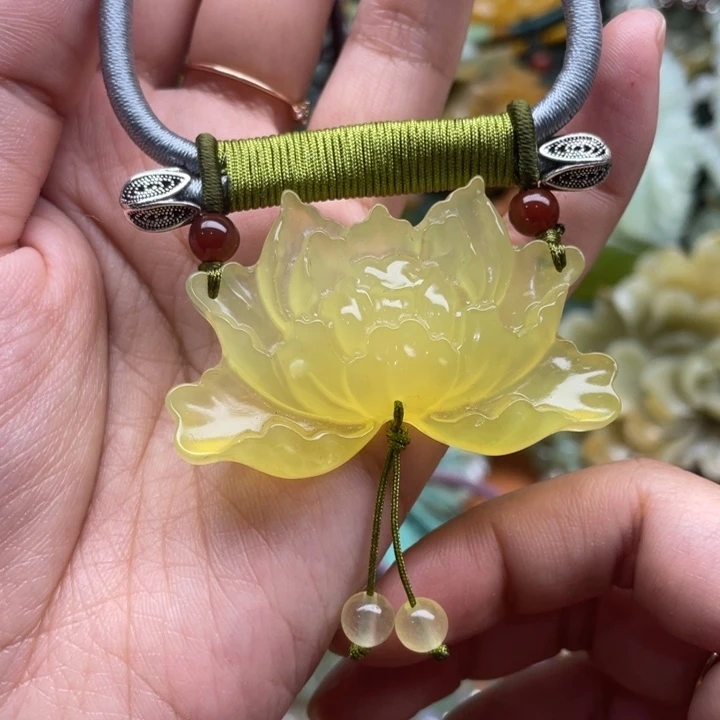 蛇纹石玉吊坠合金