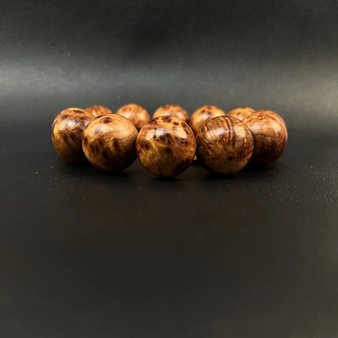 A32柏柏留疤2.0*12颗单圈手串