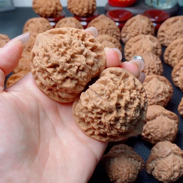 文玩核桃把件关帽49，58.9克