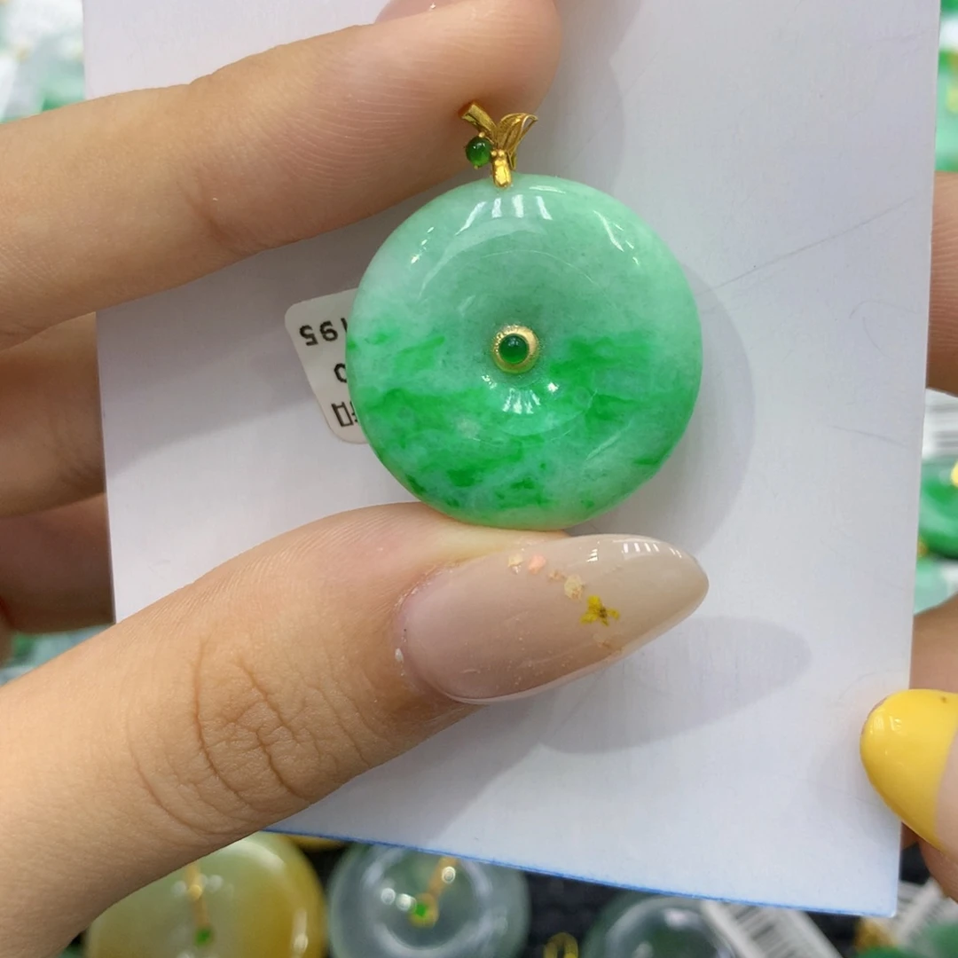 颈饰18K金镶嵌翡翠