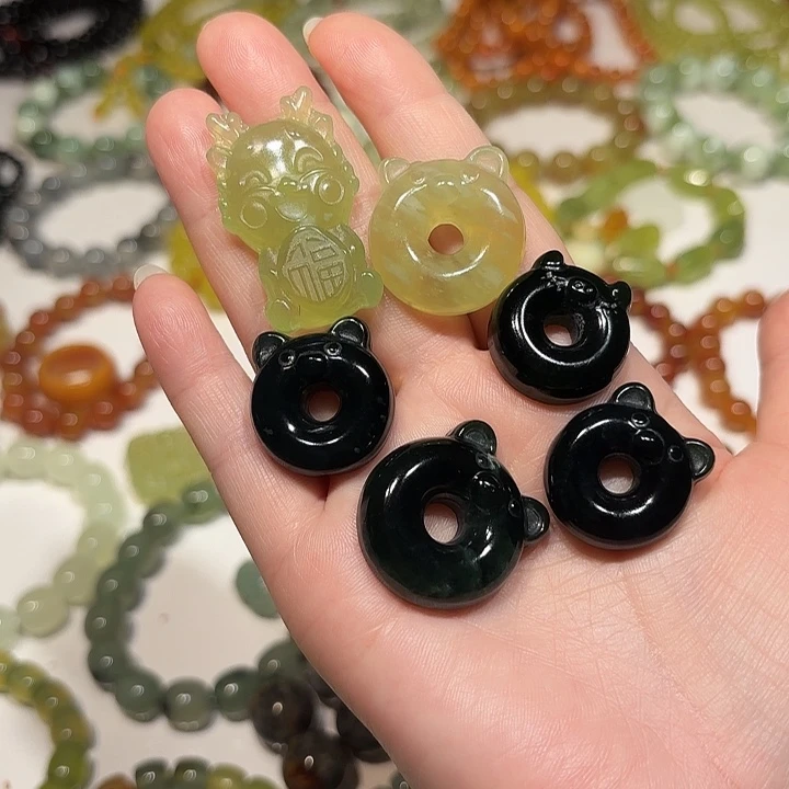 蛇纹石玉未镶嵌吊坠