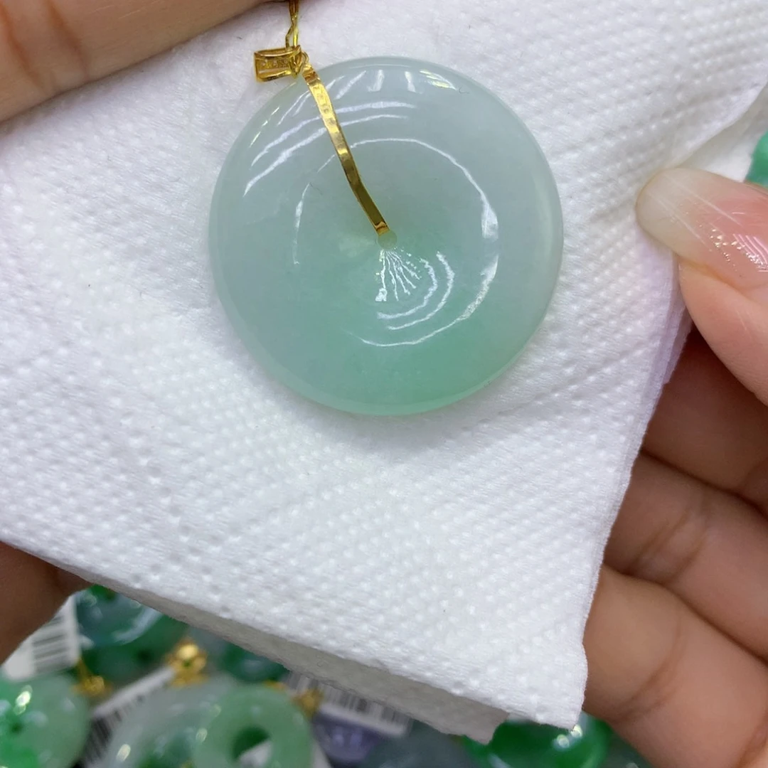 颈饰18K金镶嵌翡翠