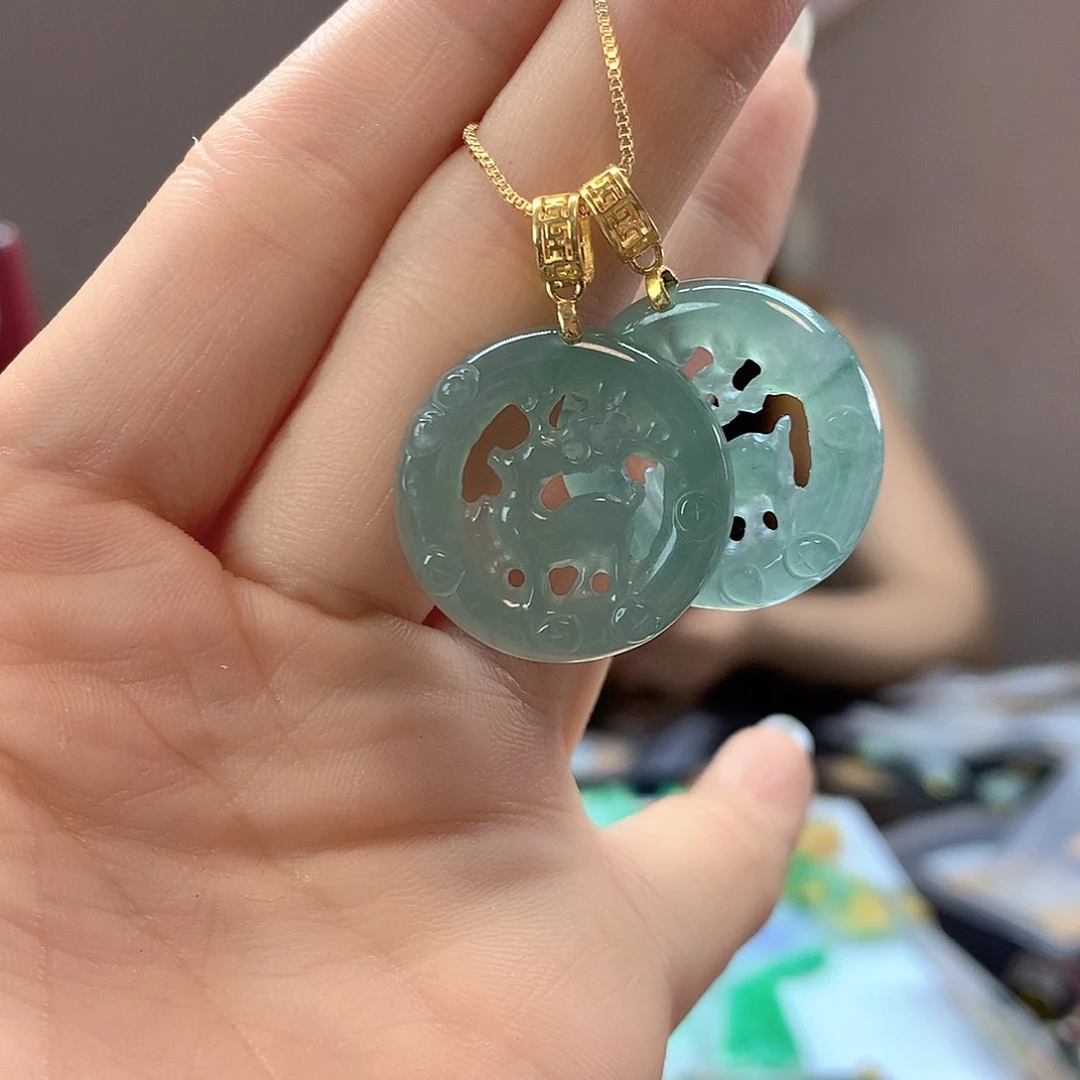 翡翠未镶嵌颈饰多样发其一