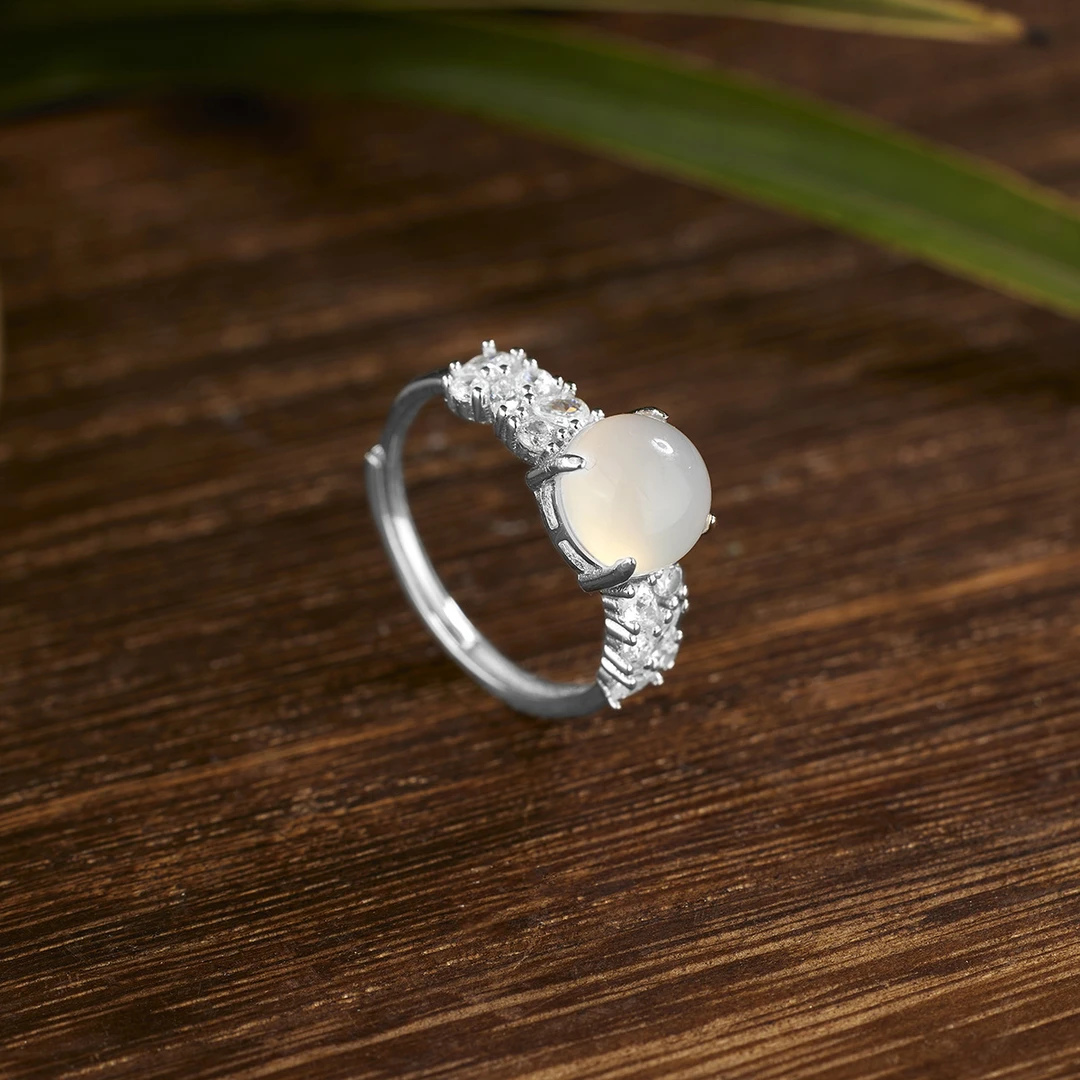 宋雅天然玉髓通体S925银蛋面戒指