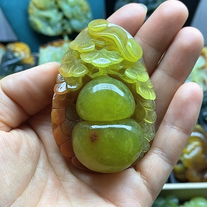 未镶嵌蛇纹石玉挂件