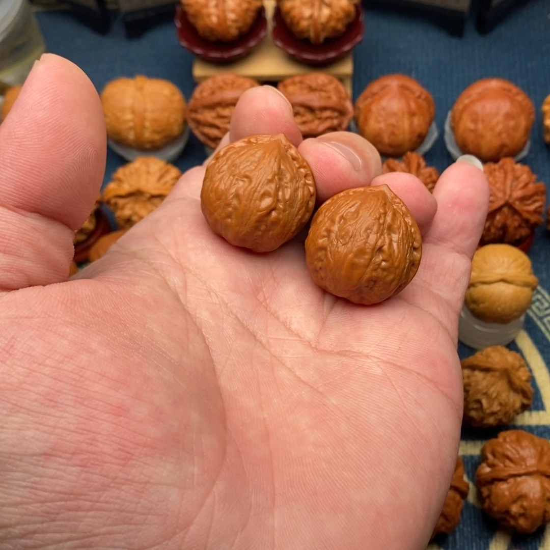 文玩核桃把件绣球