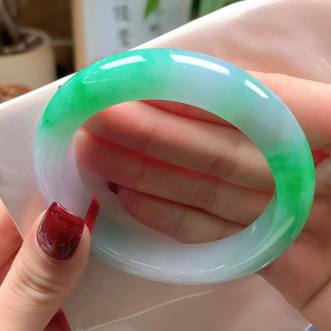 翡翠未镶嵌手镯辣绿白底青21号