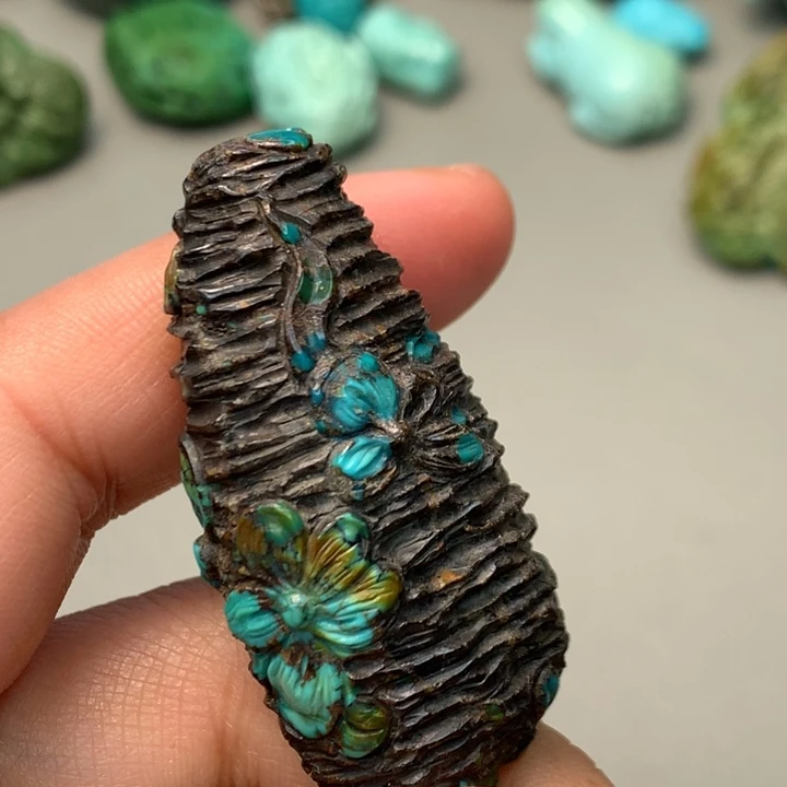 绿松石未镶嵌颈饰