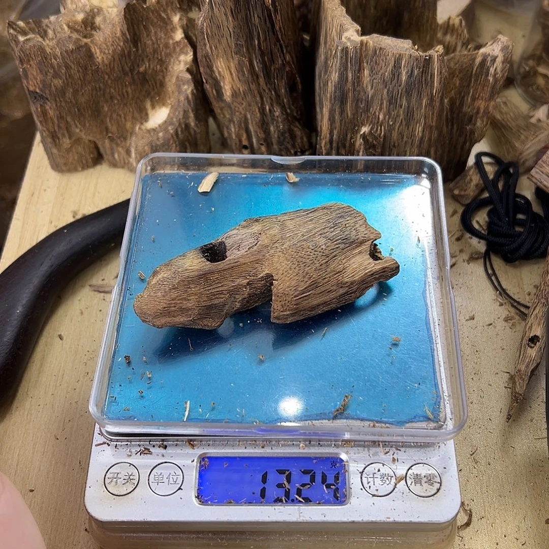 香料绿奇楠虫漏13克金