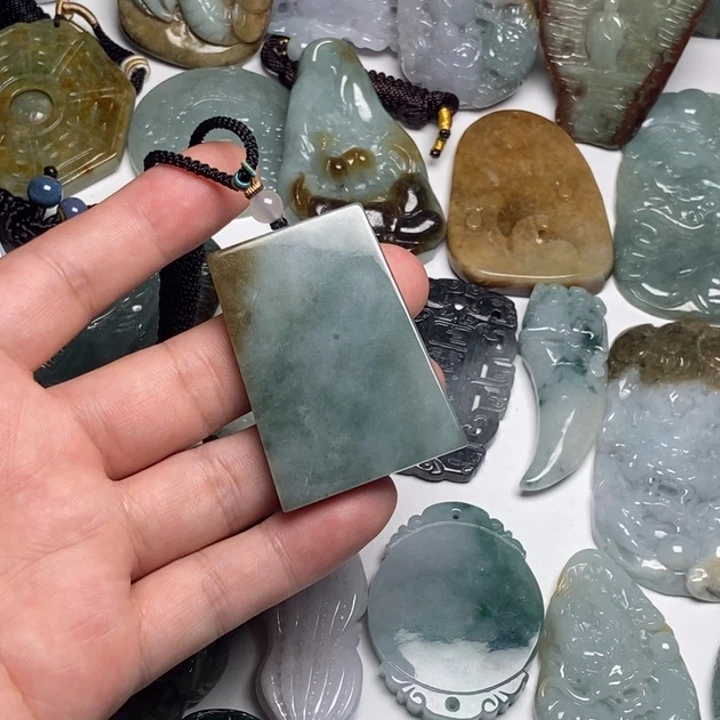 翡翠未镶嵌颈饰无事牌67