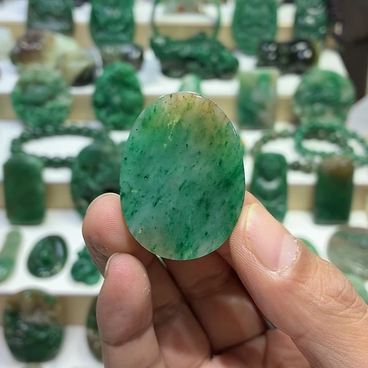 独山玉未镶嵌颈饰