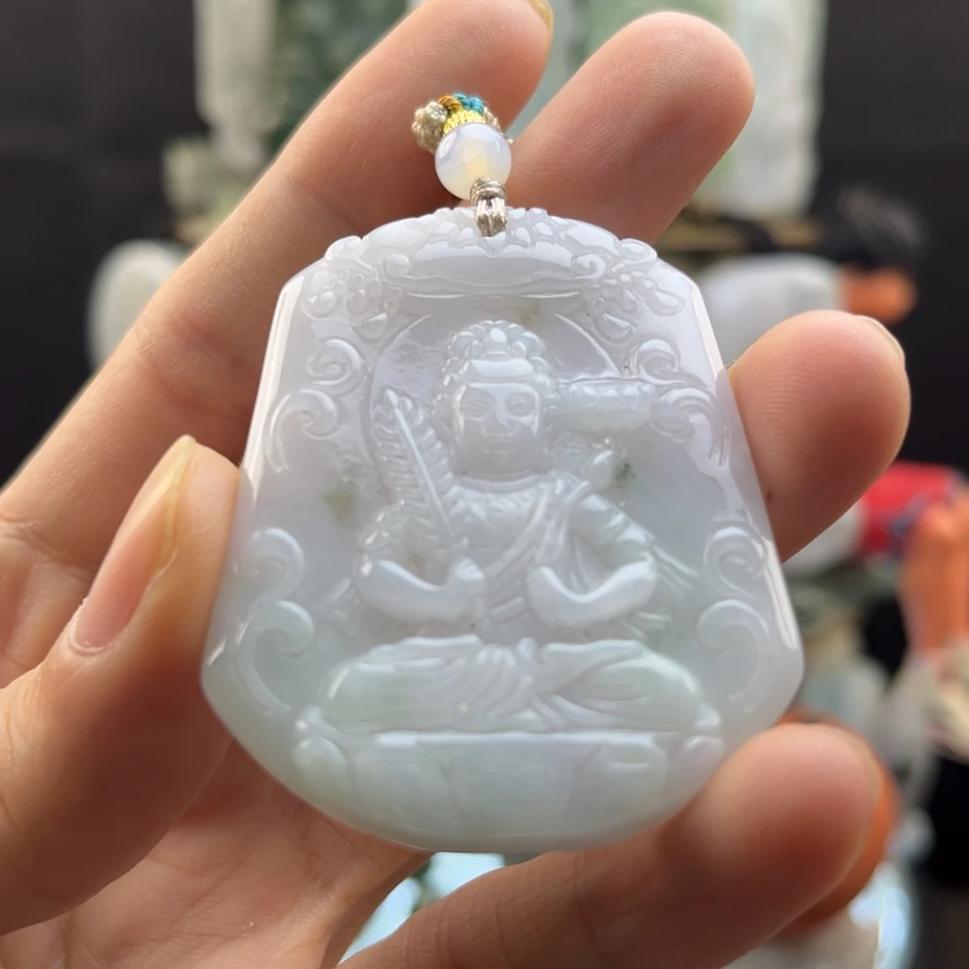 翡翠未镶嵌颈饰虚空藏