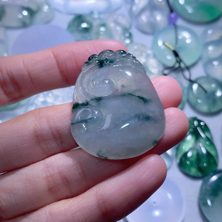 翡翠颈饰未镶嵌如意