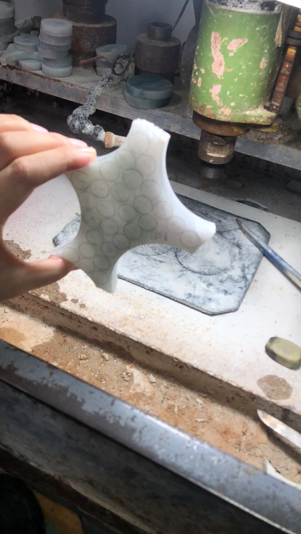 火火珠宝翡翠手镯