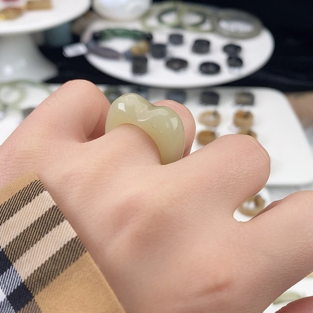 和田玉（糖玉）未镶嵌戒指G25奶绿猫耳17.3