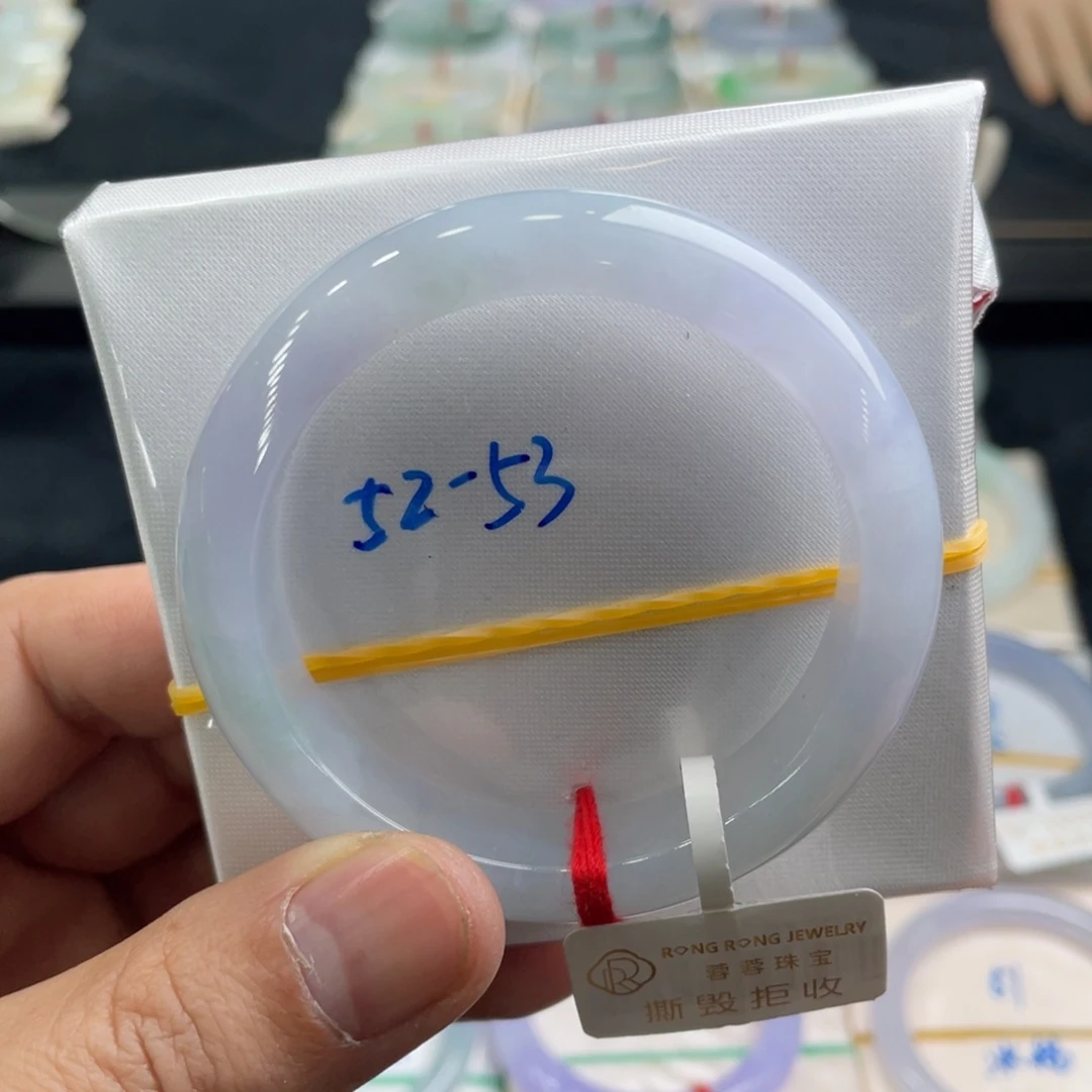 翡翠手镯未镶嵌翡翠手镯