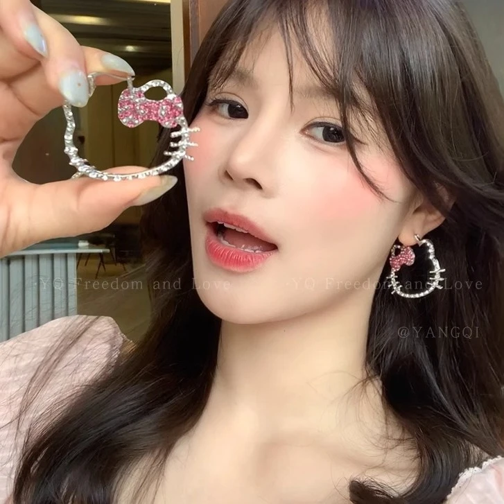 妙龄少女~超闪粉色卡通镂空耳圈女2025新款甜美气质独特设计耳饰