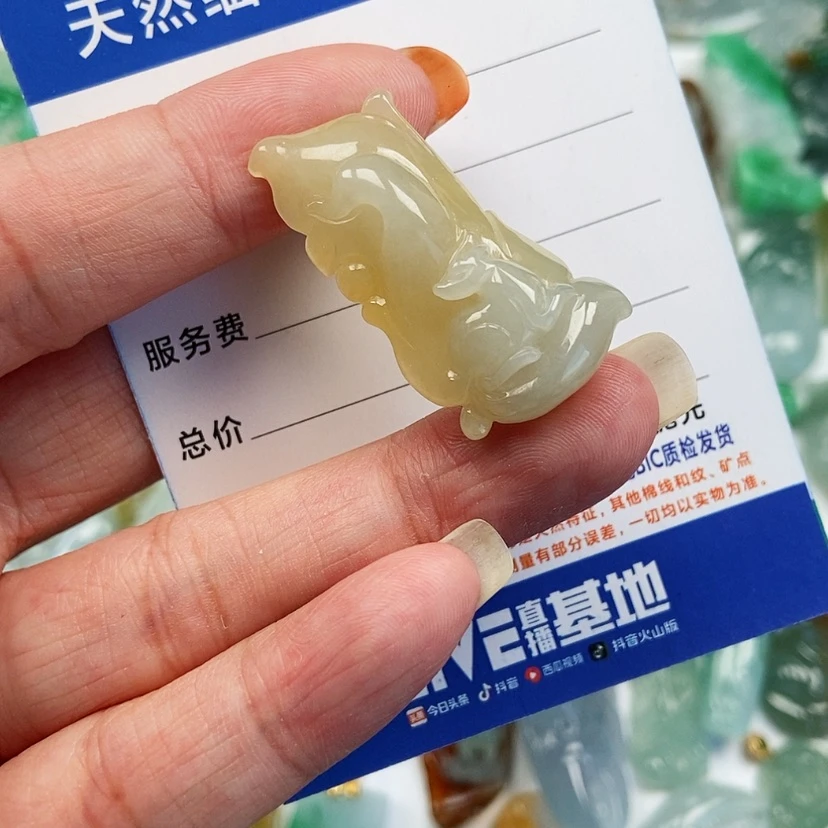 【闪购商品】翡翠颈饰未镶嵌九尾狐