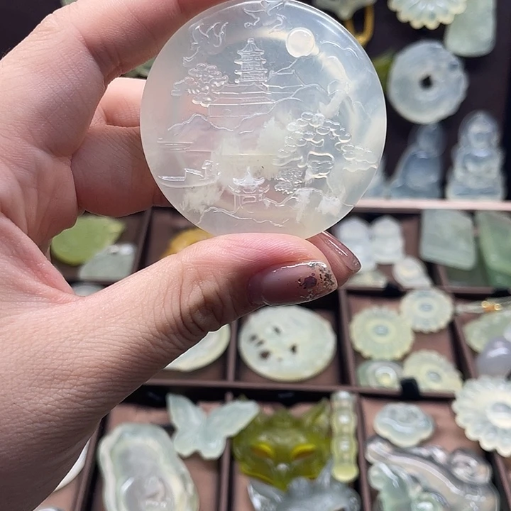 未镶嵌岫玉吊坠(赠链)