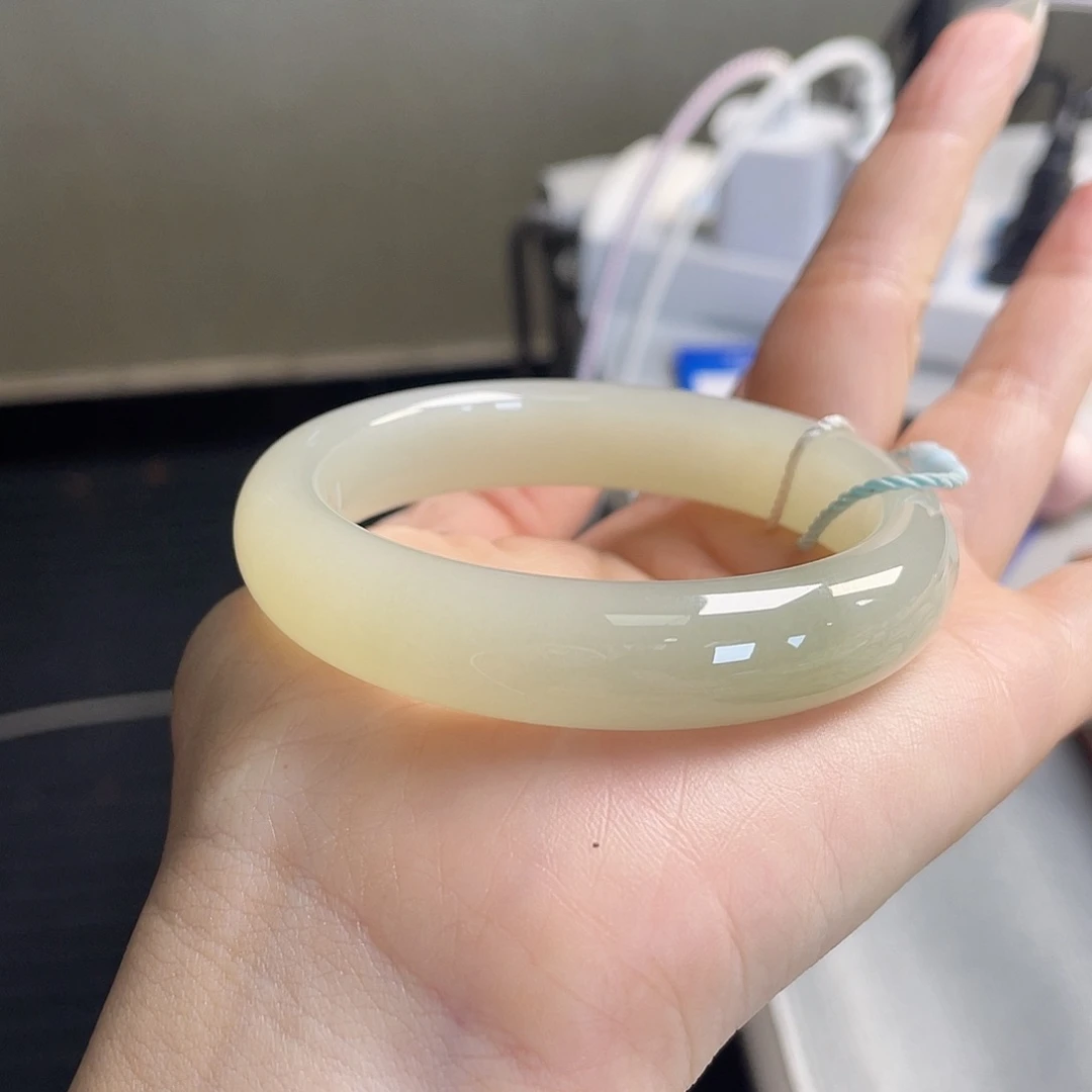 和田玉未镶嵌手镯冰透，无包容，光感好，捡漏