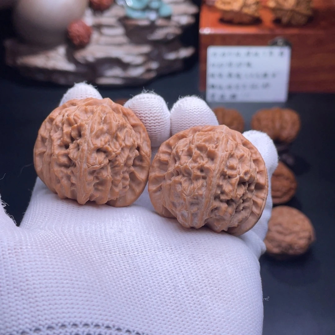 文玩核桃吊坠42尺全品白狮子47.2克