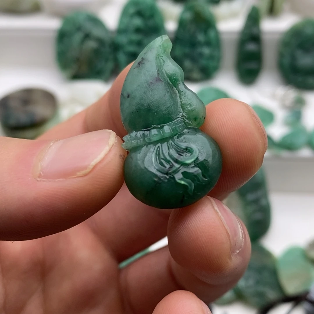 独山玉颈饰未镶嵌星**神