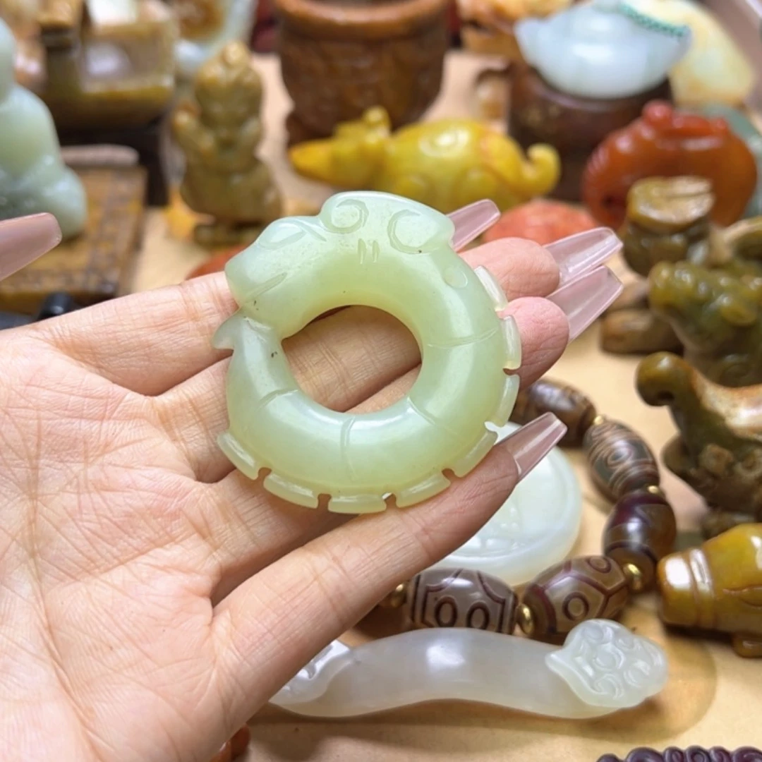 【闪购商品】蛇纹石玉颈饰未镶嵌