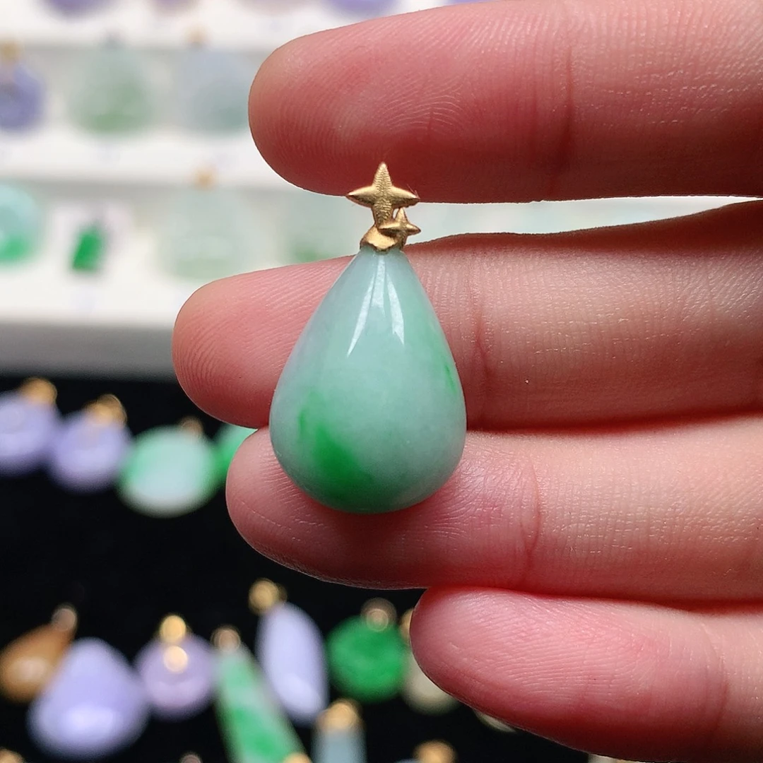 颈饰18K金镶嵌翡翠翡翠吊坠