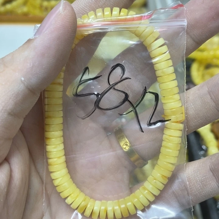 荣***未镶嵌蜜蜡裸石串