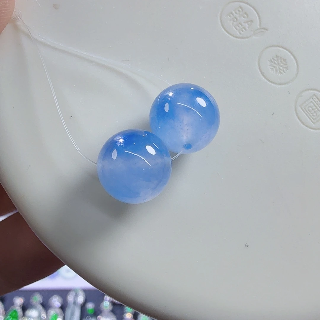 翡翠未镶嵌颈饰一对卡9.8