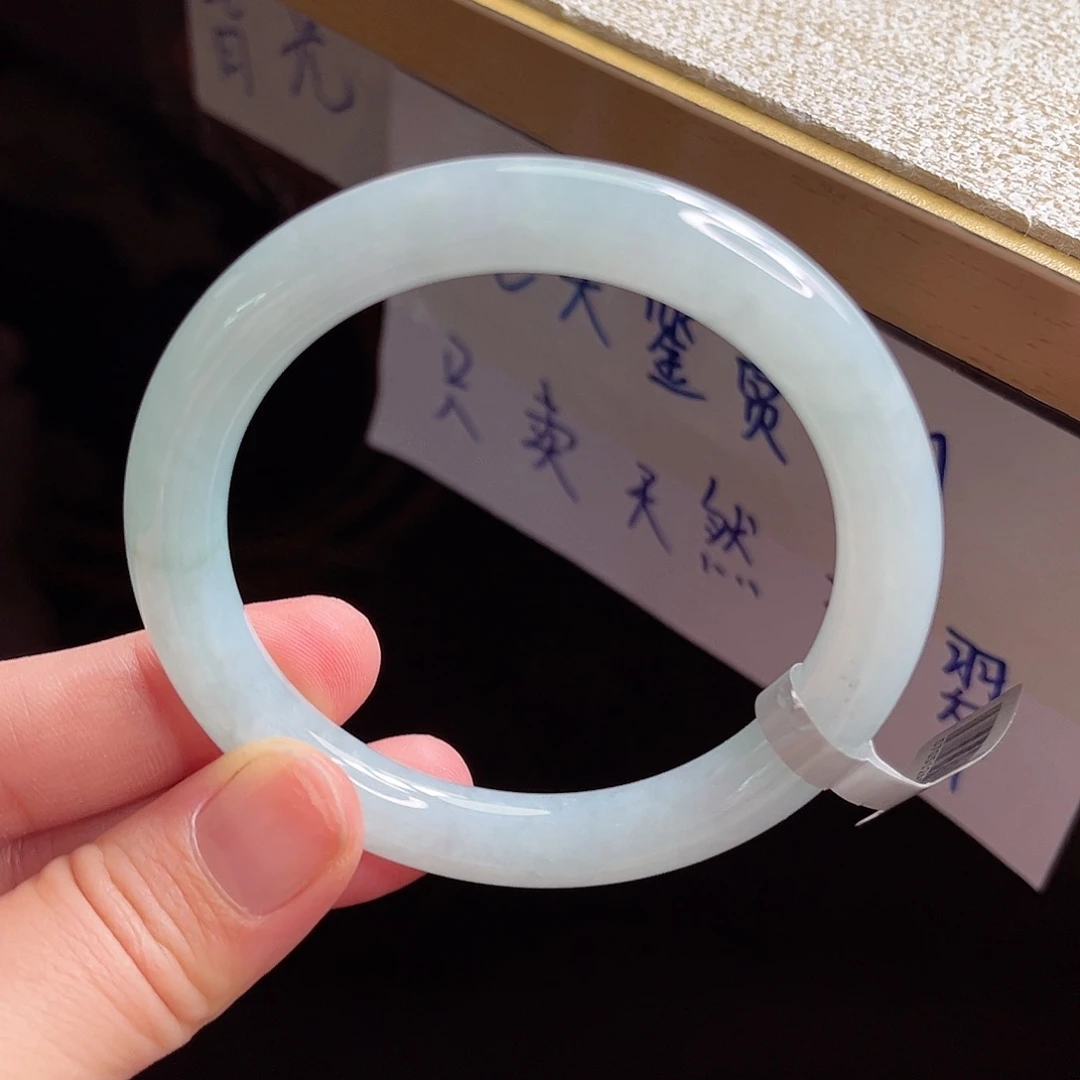 翡翠手镯未镶嵌手镯