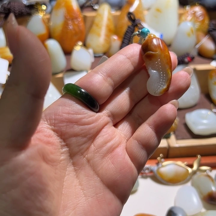 颈饰未镶嵌和田玉