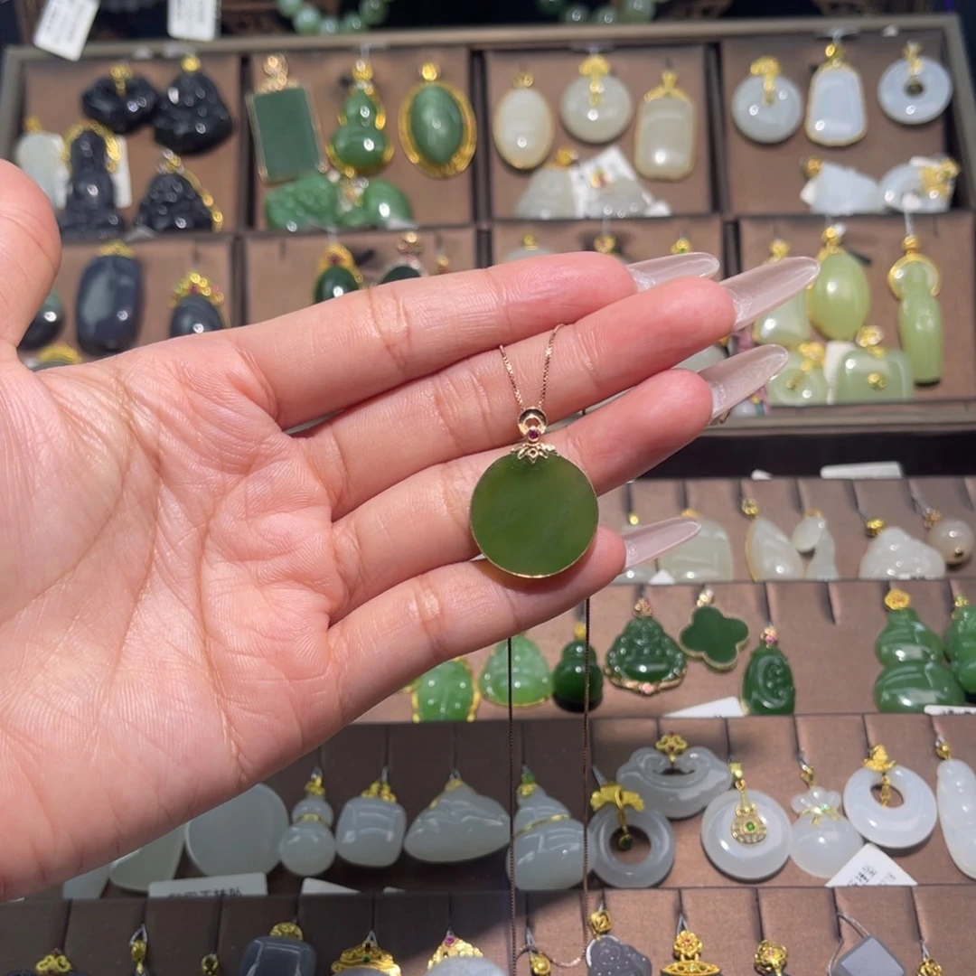 和田玉18K金镶嵌吊坠(赠链)