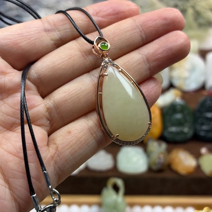 和田玉未镶嵌颈饰