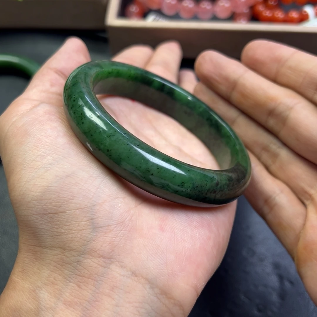 颈饰未镶嵌和田玉多样性俄罗斯碧玉手镯货头