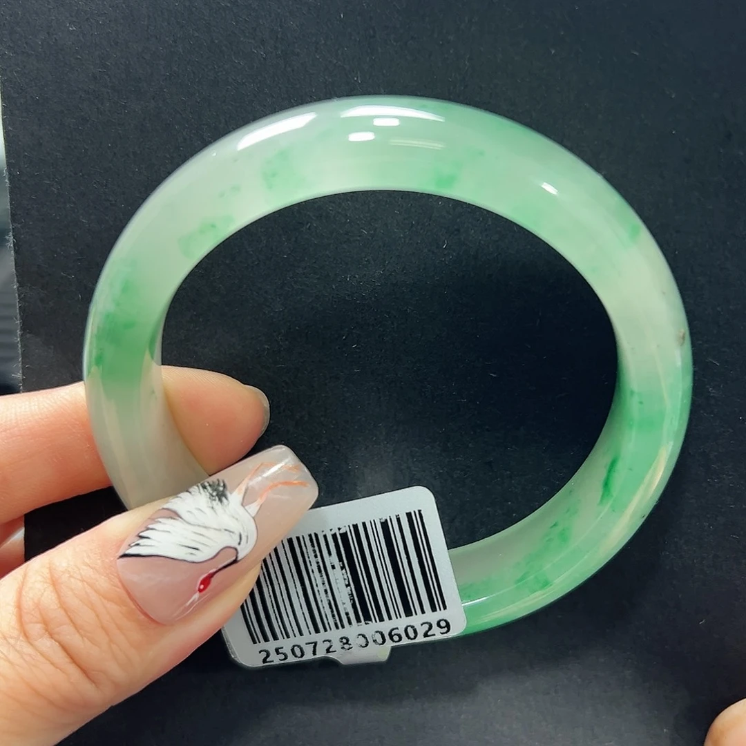 未镶嵌手镯石英质玉（非洲翠）