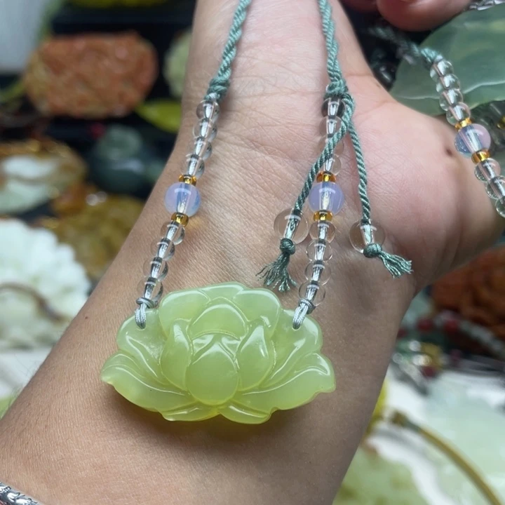 蛇纹石玉未镶嵌颈饰