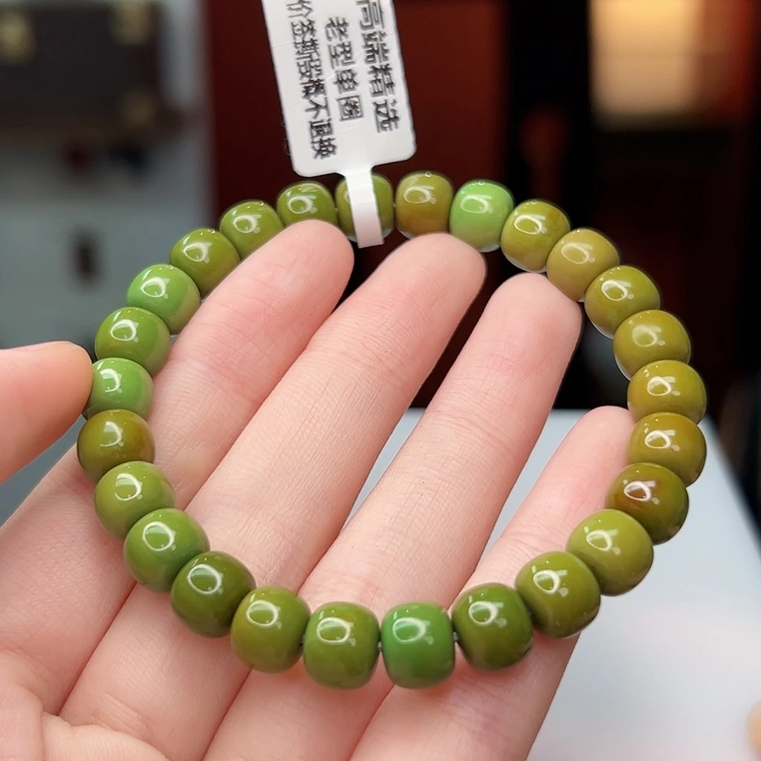 在***里未镶嵌绿松石珠宝奇石