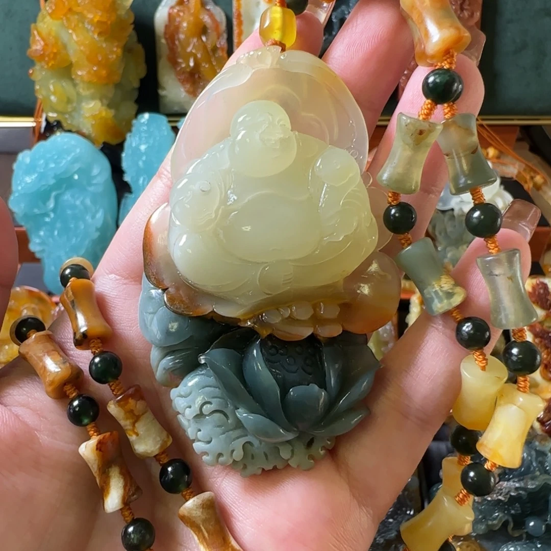 岫玉未镶嵌颈饰佛
