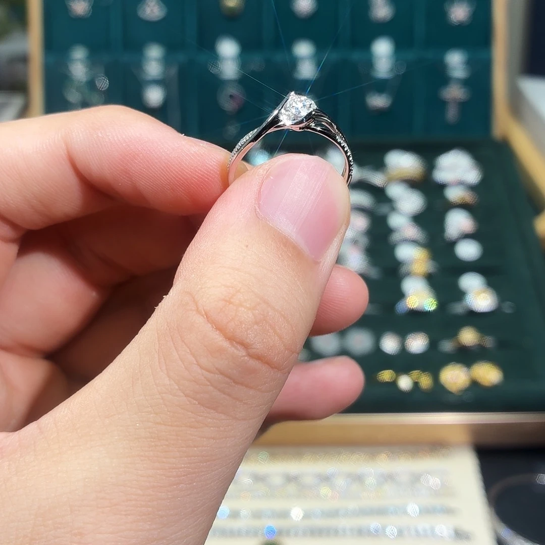 戒指/指环18K金镶嵌钻石戒指