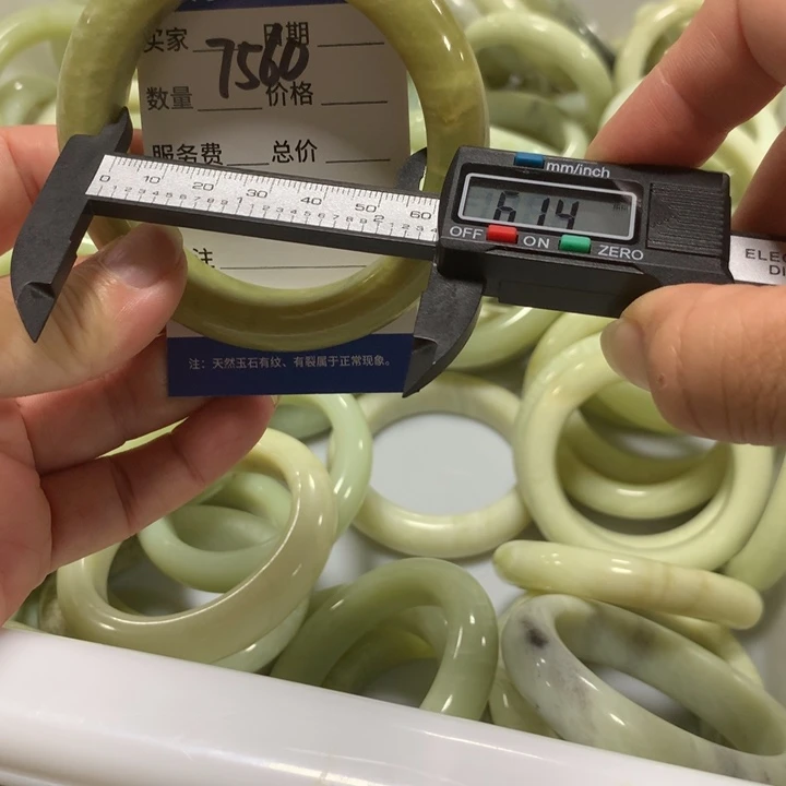 未镶嵌蛇纹石玉手镯7560