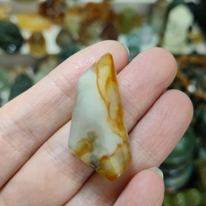 岫玉未镶嵌挂坠款式