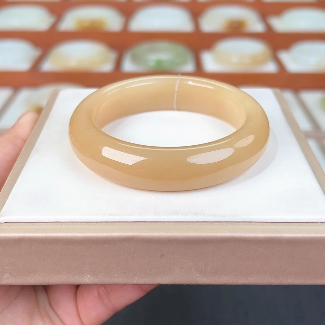 和田玉手镯未镶嵌糖玉