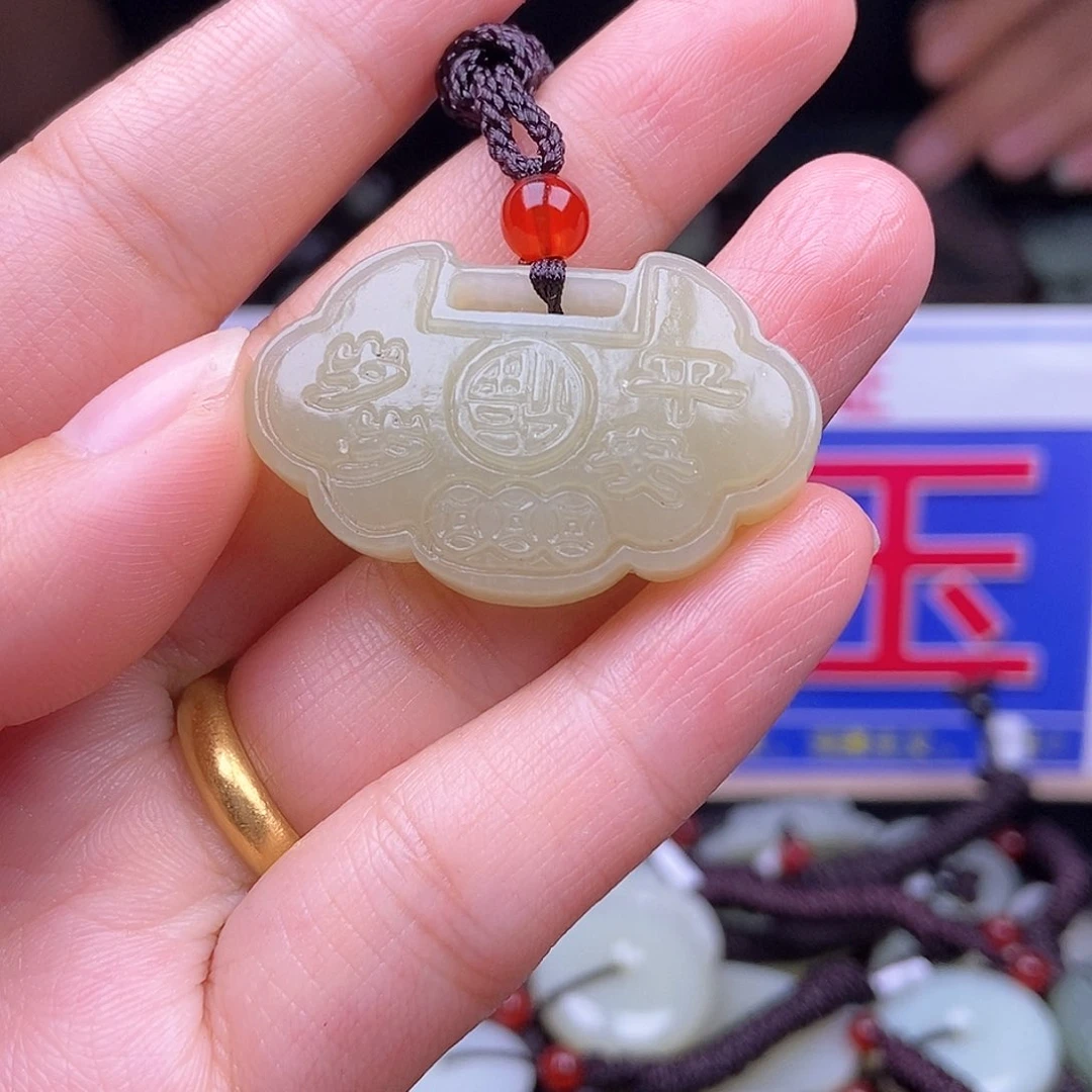 颈饰未镶嵌和田玉