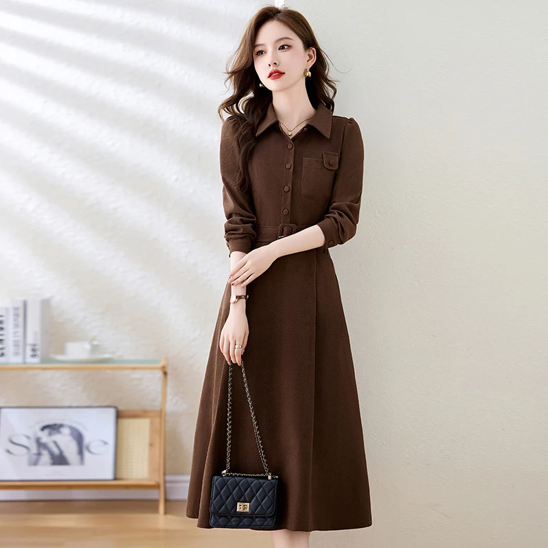 2025年秋季新款气质时尚优雅简约大方美拉德风中长款纯色连衣裙